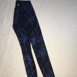 Long Lulu Lemon printed leggings